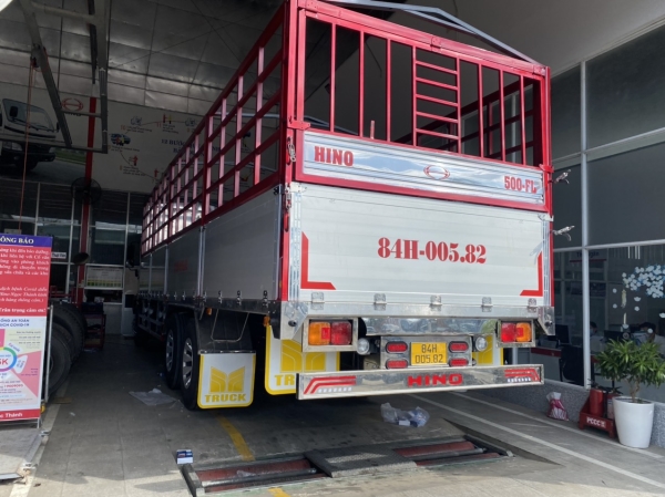 Bửng nhôm hộp đóng thùng xe tải - Cải Tạo Thiết Kế Đóng Mới Thùng Tải - Công Ty TNHH Hồng Khải Nguyễn